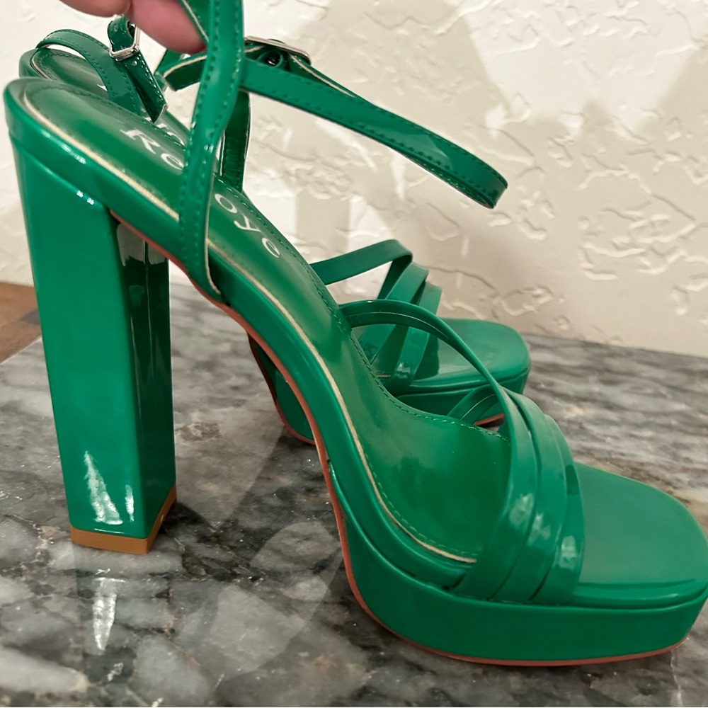 Brand new green platform heels.size 6 perfect condition.